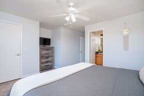 3 bedrooms, iron/ironing board, travel cot, free WiFi - 3BR Condo | Stunning Ozark Views | Sleeps 11 (Branson)