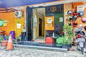 Exterior - Hotel O Point Hostel (Jakarta)