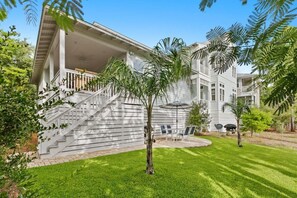 Property grounds - 3 Min Walk to the Pool! 6 Bicycles & Golf Cart! Seasonally Heated Community Pool (Santa Rosa Beach)