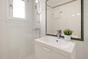 Hair dryer, towels