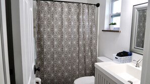 SĂšche-cheveux, serviettes fournies, papier toilette
