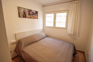 2 室のベッドルーム、アイロン / アイロン台、WiFi、ベッドシーツ