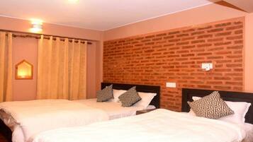 Triple Room | Free WiFi, bed sheets