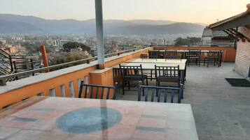 Triple Room | Free WiFi, bed sheets