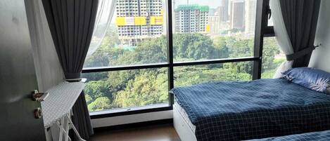 3 عدّة غرف نوم وواي فاي وملاءات أسرّة