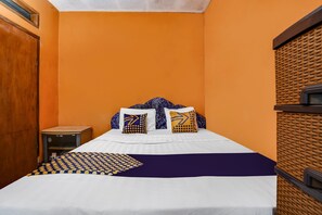 Double Room | Desk, laptop workspace, free WiFi, bed sheets - OYO Homes 91006 Eco Tourism Desa Cibodas Areng 5 Syariah (Lembang)