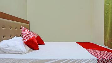 Desk, laptop workspace, free WiFi, bed sheets