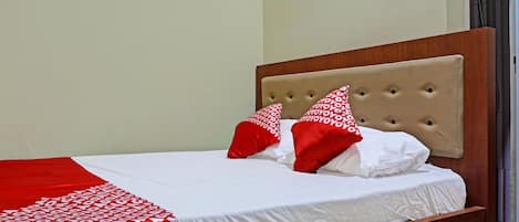 Desk, laptop workspace, free WiFi, bed sheets