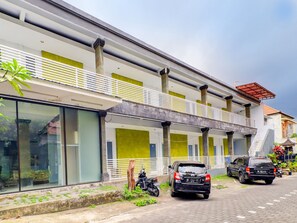 Front of property - OYO 91788 Bali Tulip Hotel (Kerobokan)