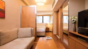 1 bedroom, down duvets, desk, iron/ironing board