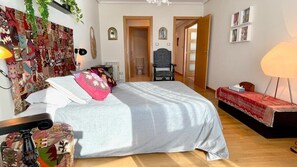 3 室のベッドルーム、アイロン / アイロン台、WiFi、ベッドシーツ