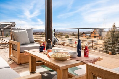 Deck & Luxe Oregon Retreat | Heritage at Brasada Ranch Resort by AvantStay