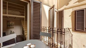 Apartment | Outdoor dining