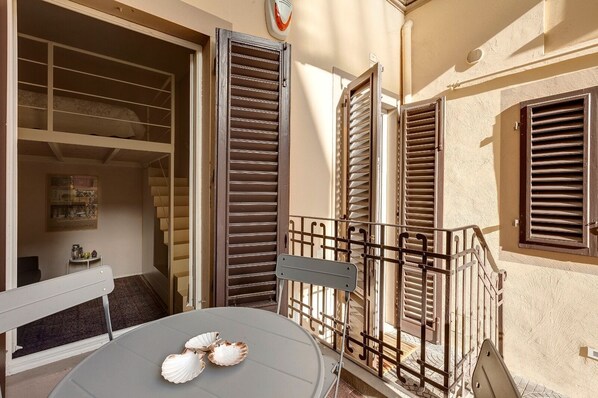 Apartment | Outdoor dining