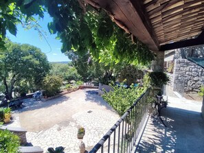 Terrace/patio - Lovely big house in Stone - closed by the rivers (Saint-Alban-Auriolles)