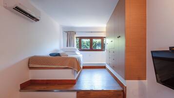 3 makuuhuonetta, silitysrauta/-lauta, vauvan matkasänky, ilmainen Wi-Fi