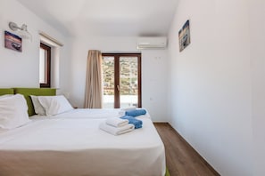 3 bedrooms, iron/ironing board, travel cot, free WiFi