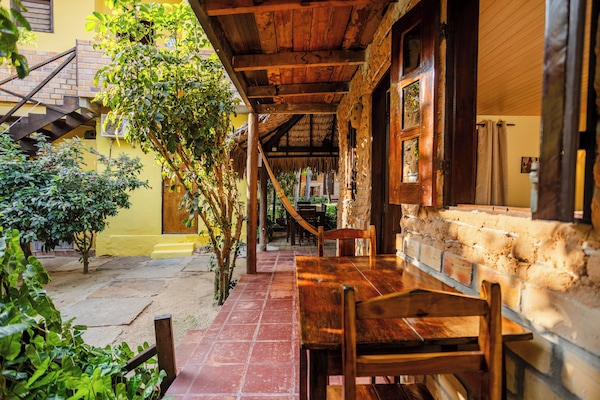 Basic Room | Living area | Flat-screen TV