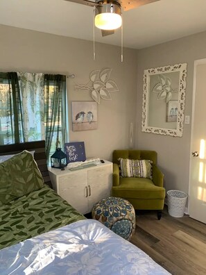 2 bedrooms, bed sheets - Secluded Plenty Parking 2BR Cottage  Boats /RV’s. Trailer se/Cars-Safe Parking (Slidell)