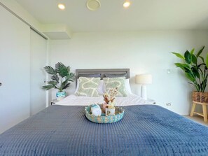 Iron/ironing board, free WiFi, bed sheets