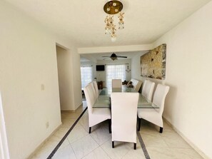 Dining - Nice house in front of the beach, in Acapulco Diamante (Acapulco de Juárez)
