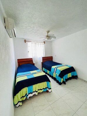 3 bedrooms, free WiFi, bed sheets - Nice house in front of the beach, in Acapulco Diamante (Acapulco de Juárez)