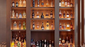 3 bars/lounges