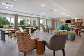 Lobby - Home2 Suites By Hilton Grand Rapids Airport (Grand Rapids)