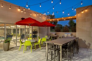 Terrace/patio - Home2 Suites By Hilton Grand Rapids Airport (Grand Rapids)