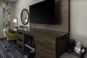 Premium bedding, memory foam beds, individually decorated - Hampton Inn & Suites Indianapolis West Speedway (Indianapolis)