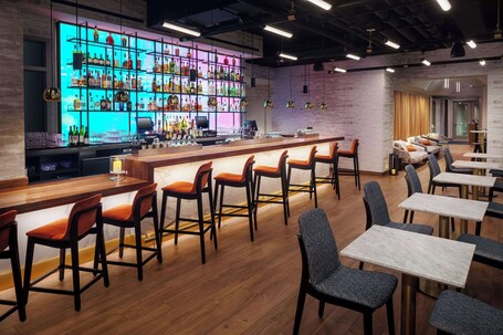 Hampton Inn New York Times Square - Image 10
