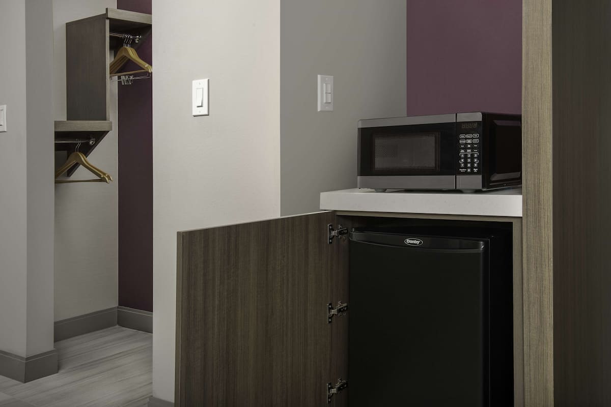 Hypo-allergenic bedding, in-room safe, desk, laptop workspace