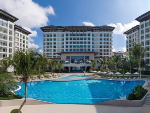 3 outdoor pools