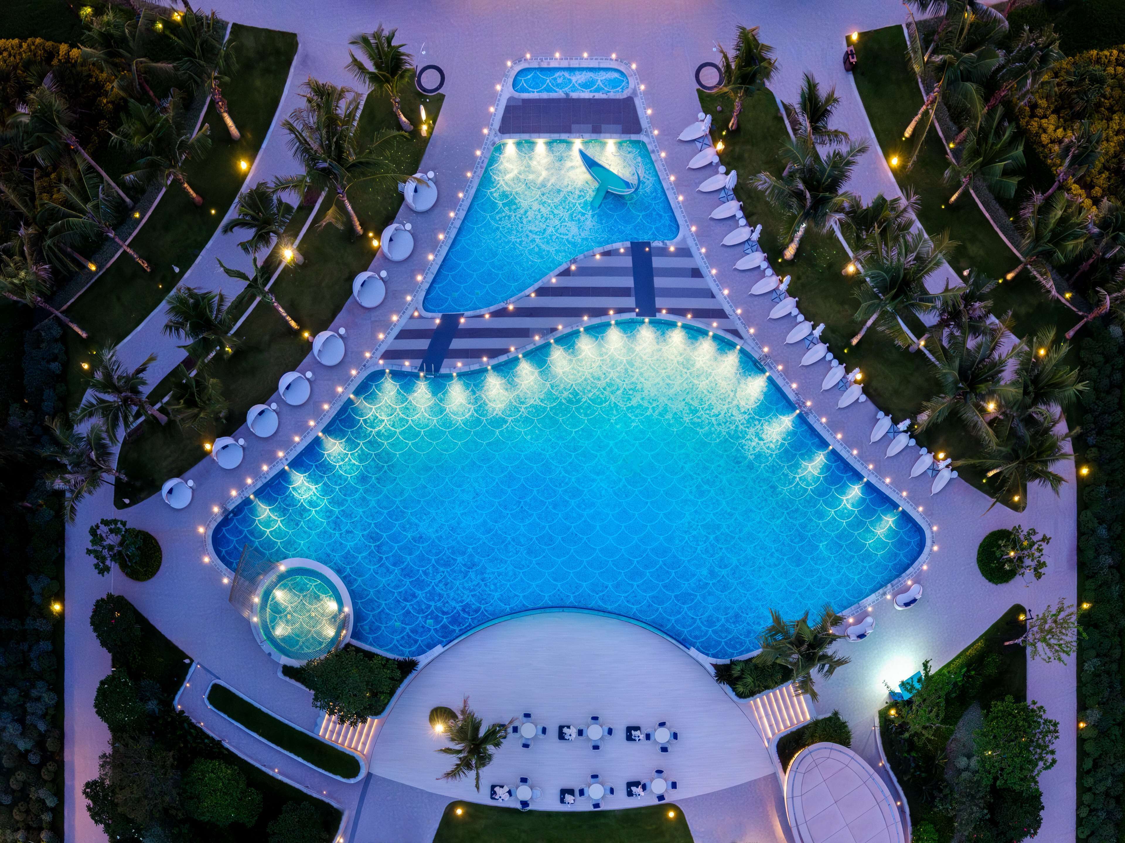 3 outdoor pools
