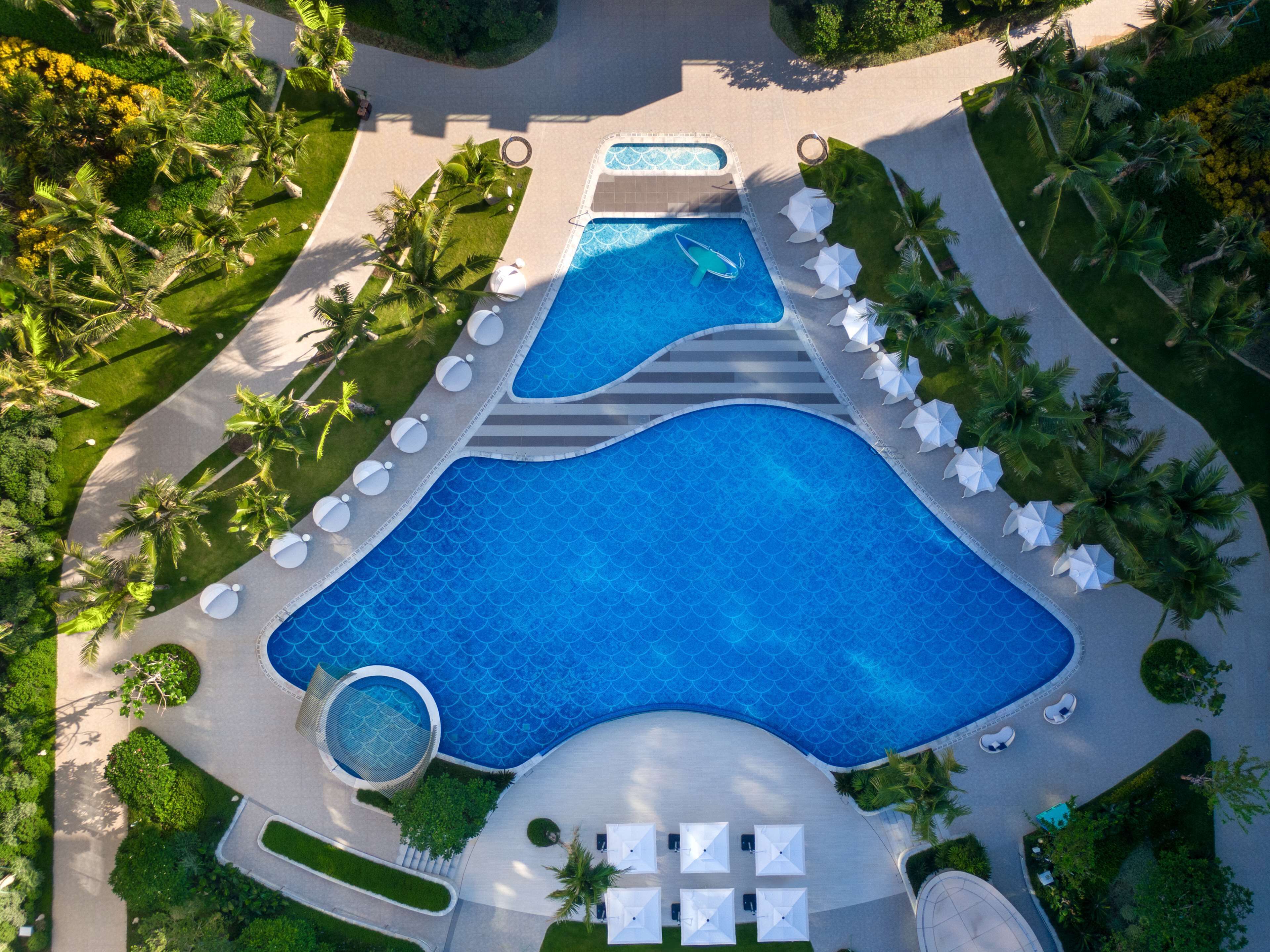 3 outdoor pools