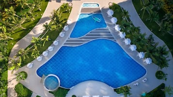 3 piscinas al aire libre