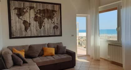 THE SEA OF ROME APARTMENT "TIMONI"