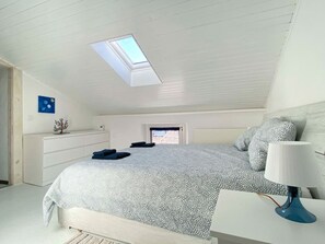 2 bedrooms, iron/ironing board, travel cot, free WiFi