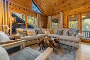 Smart TV, fireplace, printers - Cozy luxury cabin nestled on 2 acres w/ creek - No detail overlooked! (Blue Ridge)