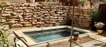 House with heated pool in Roussillon