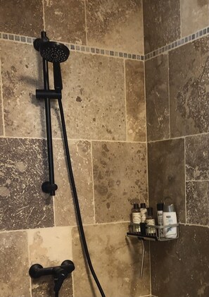 Shower, towels, soap, shampoo - Nur 4 km von der Deutschen Grenze Entfernt, Landschaft und Natur (Raeren)