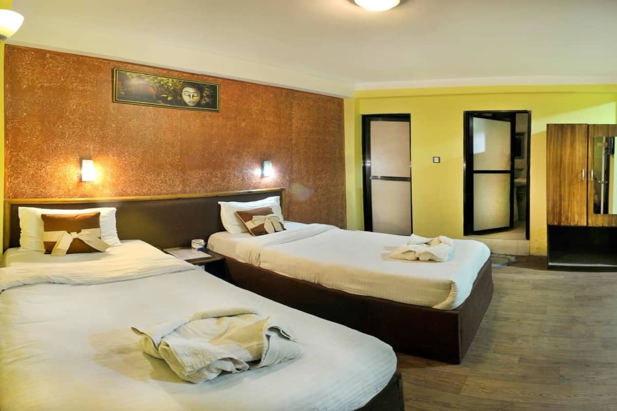 Twin Room | 1 bedroom, pillowtop beds, free WiFi, bed sheets