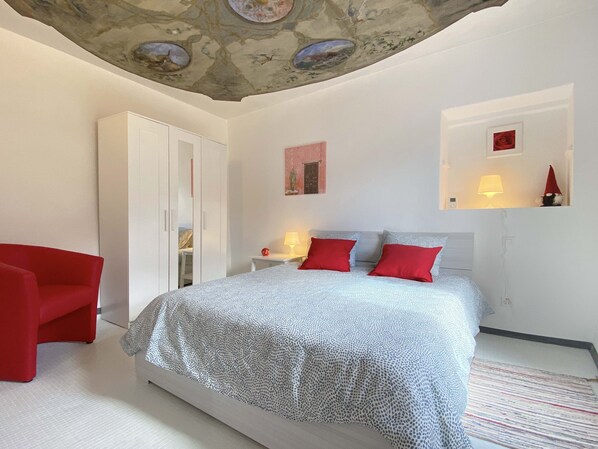 1 Schlafzimmer, Reisekinderbett, kostenloses WLAN, Bettwäsche