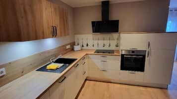 Kühlschrank, Ofen, Herdplatte, Geschirrspüler