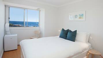 2 slaapkamers, een strijkplank/strijkijzer, reisbedje, gratis wifi