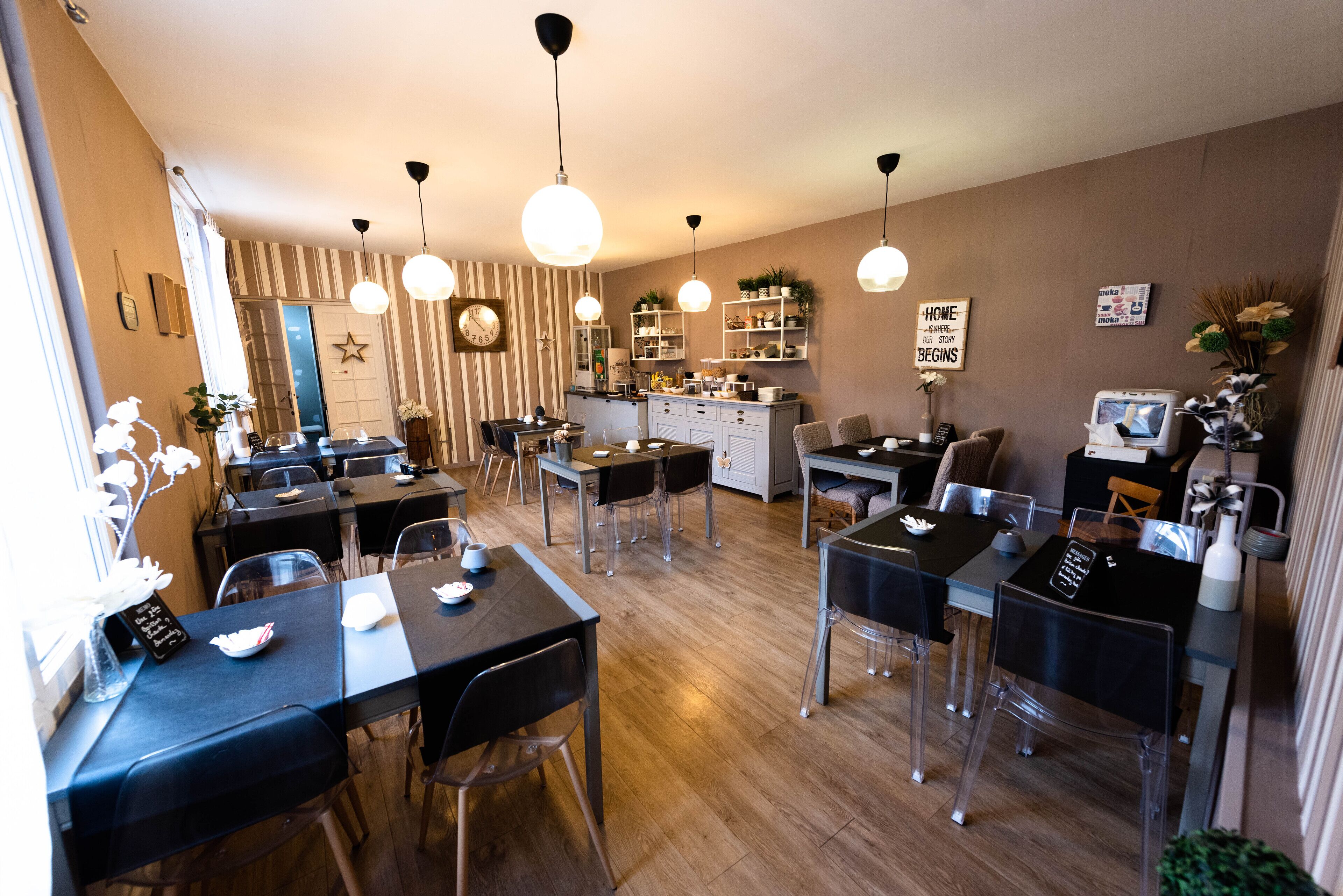 Petit déjeuner buffet (11 EUR par personne)