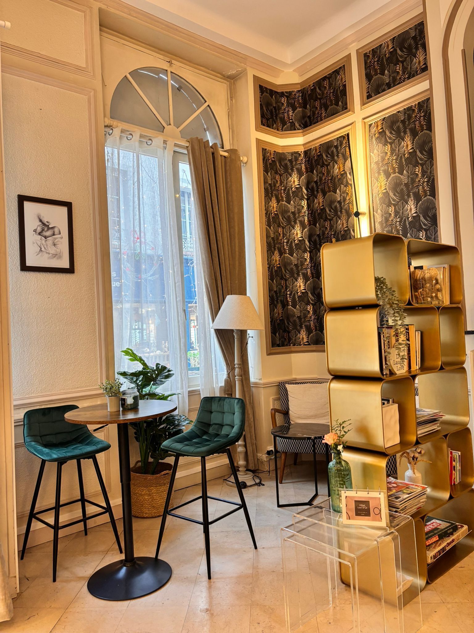 Economy Room, 1 Single Bed | Living area