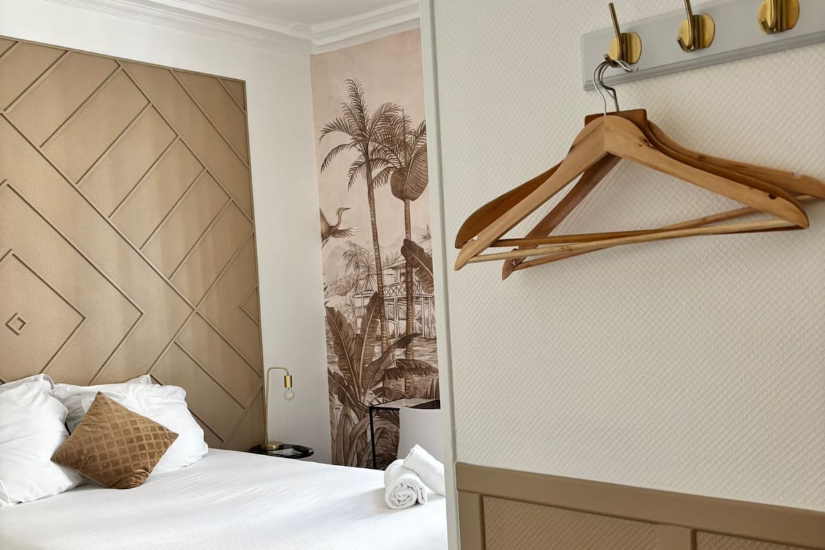 Quarto casal standard, 1 cama de casal | Quartos à prova de som, Wi-Fi de cortesia, roupa de cama