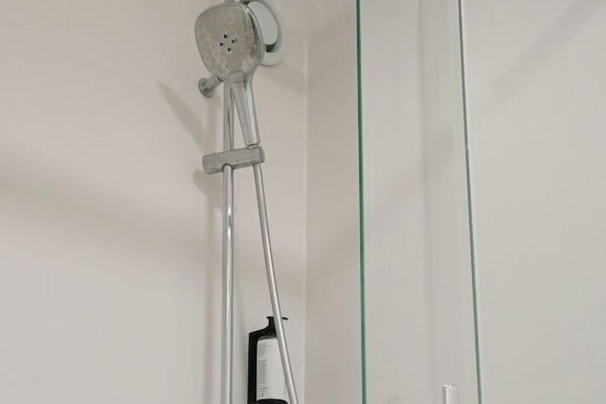 Bathroom | Free toiletries, hair dryer (on request), towels, soap