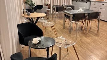 Frokostbuffé hver dag (EUR 11 per person)